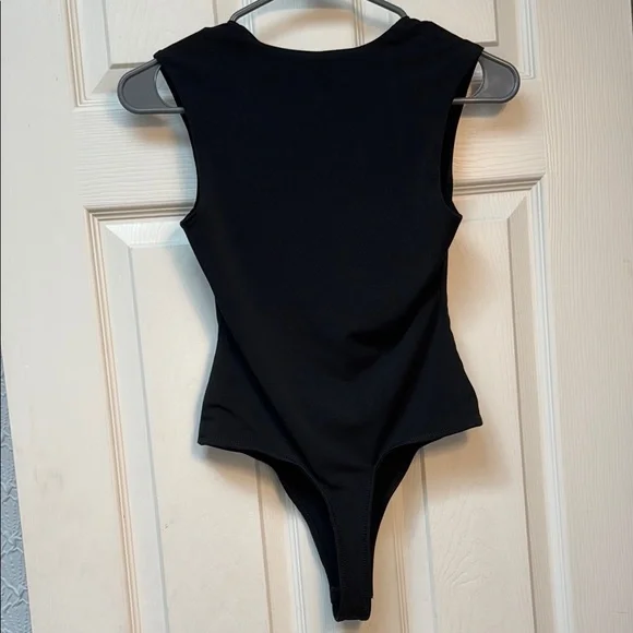 Elegant Black Bodysuit with Classic Design - Picture 3 of 3